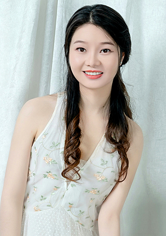 Hundreds of gorgeous pictures: Xin from Chengdu, Asian member looking for romantic companionship