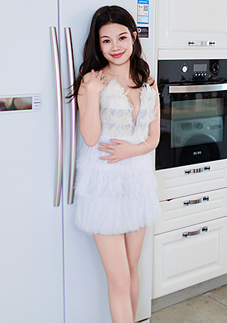 Gorgeous profiles pictures: beautiful Thai member Xiaoyan